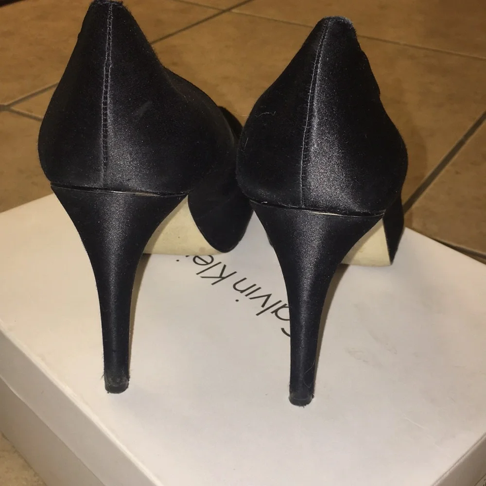 Calvin Klein; Satin. 8.5M